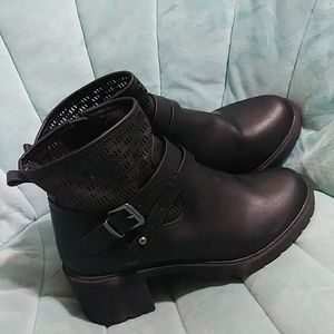 SO women's black boots